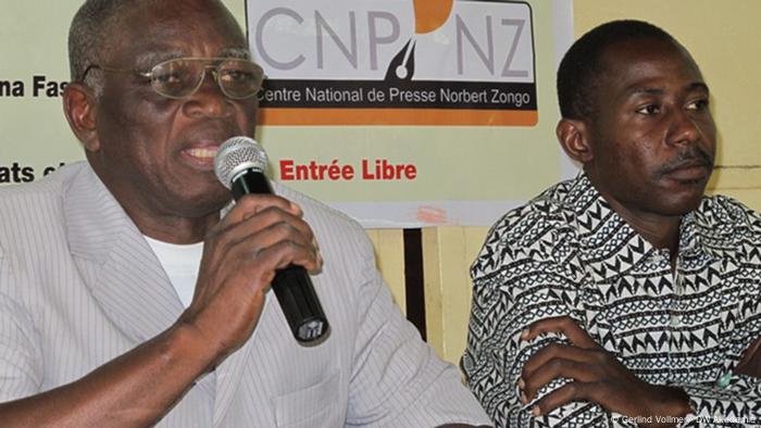 At the press conference: Jean-Claude Méda (left) with Ahmed Barro together with Norbert Zongo (CNP - NZ)