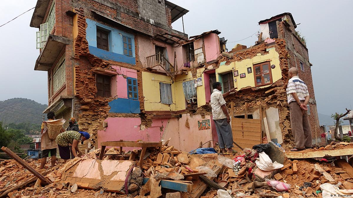 Número de muertos por terremoto en Nepal supera ya los 8.000