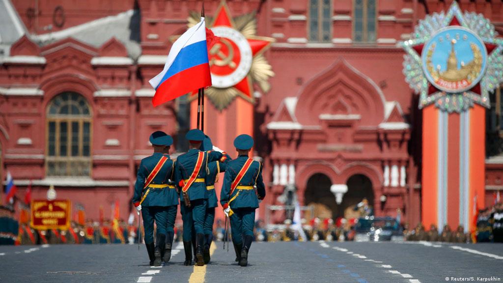 Rússia realiza desfile militar histórico em Moscou – DW – 09/05/2015