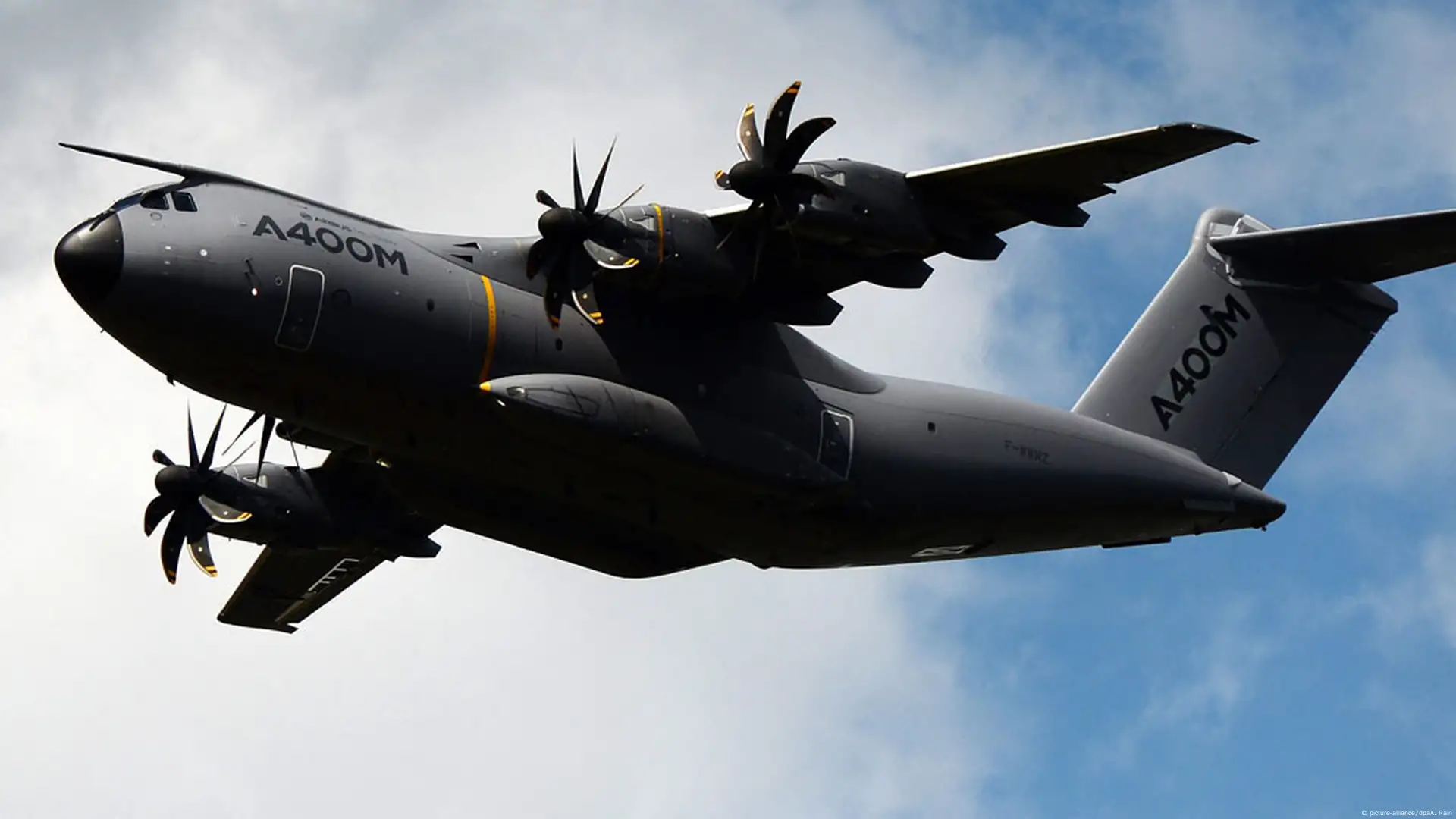 Малайзия остановила полеты A400M после крушения в Испании – DW – 11.05.2015