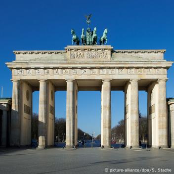 THE　ALFEE　in　BERLIN　at　Brandenburg　Tor THE ALFEE in BERLIN at Brandenburg Tor The History of the