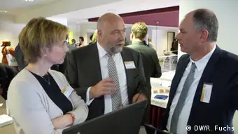Günter Nooke (Mitte) im Gespräch mit Natascha Schwanke und Holger Hank von der DW Akademie