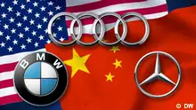 Die Logos der Automarken BMW, Mercedes-Benz und Audi vor den Flaggen der USA und Chinas --- DW-Grafik: Peter Steinmetz 2011_12_08_deutsche_autos_china_usa.psd