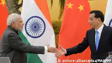 ©Kyodo/MAXPPP - 15/05/2015 ; Chinese Premier Li Keqiang (R) and his Indian counterpart Narendra Modi shake hands at the end of their joint press conference at Beijing's Great Hall of the People on May 15, 2015. China and India expanded cooperation and signed more than 20 deals to take their relations to a higher trajectory, despite a stubborn border issue, intensifying geopolitical competition and contrasting political systems. (Pool photo by Kyodo News)(Kyodo) ==Kyodo