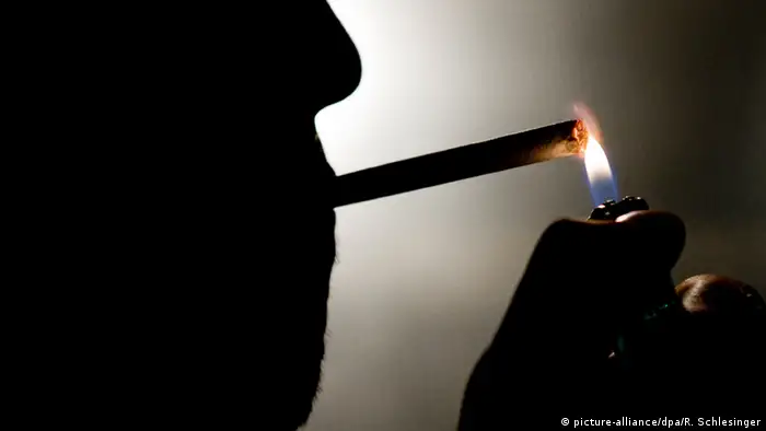 Deutschland Drogenbericht 2015 Symbolbild Rauchen