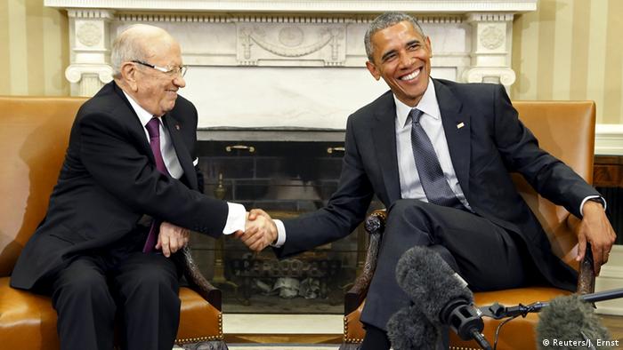 الرئيس الأمريكي الأسبق باراك أوباما والرئيس التونسي الراحل الباجي قائد السبسي واشنطن 2015 (أرشيف)