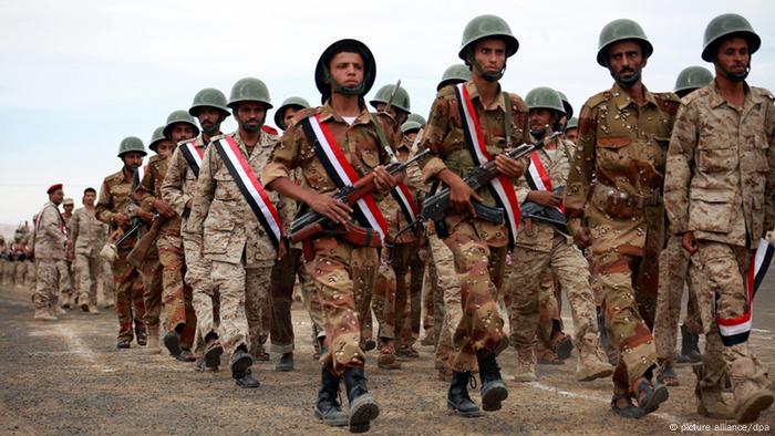 Jemen Militärparade in der Provinz Marib (picture alliance/dpa)