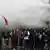 Wasserwerfer gegen protestierende Studenten (Foto: rtr)