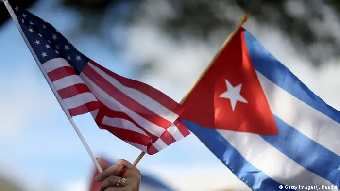 Symbolbild Kuba USA Flaggen
