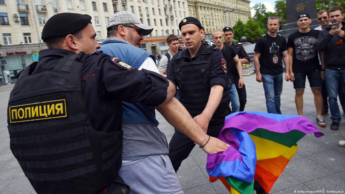 На росії заборонили всі книги де є ЛГБТ
