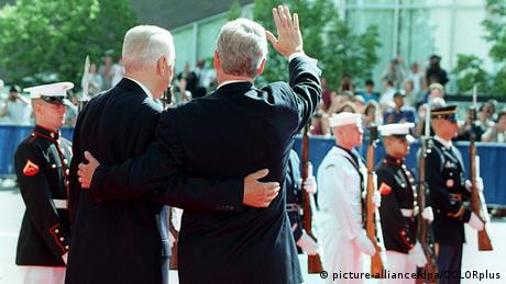Борис Елцин и Бил Клинтън са поддържали едва ли не