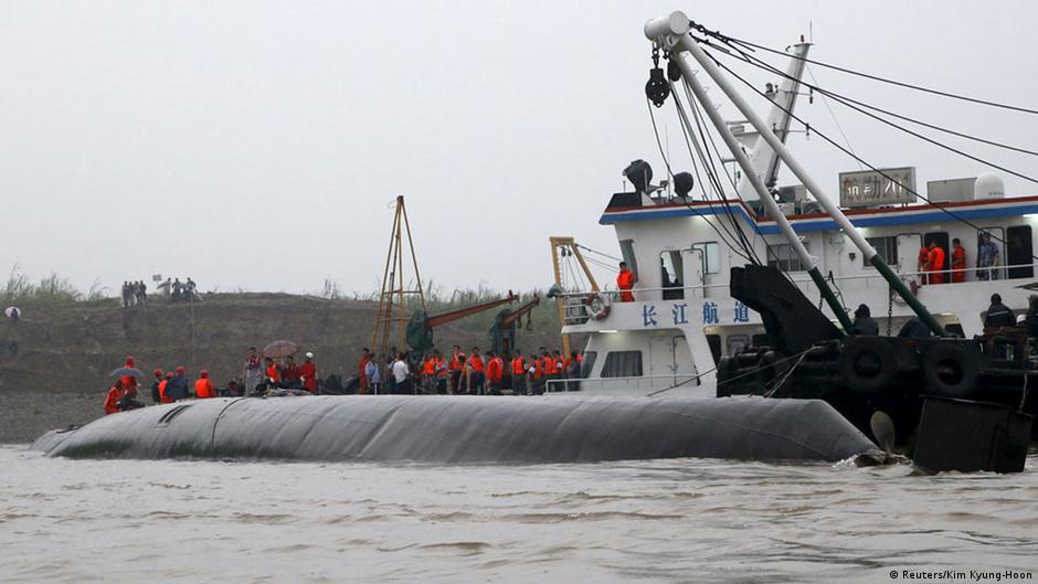 China's cruise ship disaster: Hundreds still missing – DW – 06/02/2015