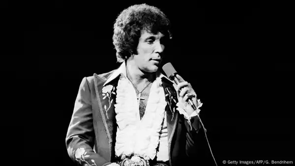 Tom Jones has a 'Sex Bomb' plan – DW – 04/19/2021