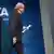 Präsident Blatter verlässt die Bühne und tritt zurück (Foto: VALERIANO DI DOMENICO/AFP/Getty Images)
