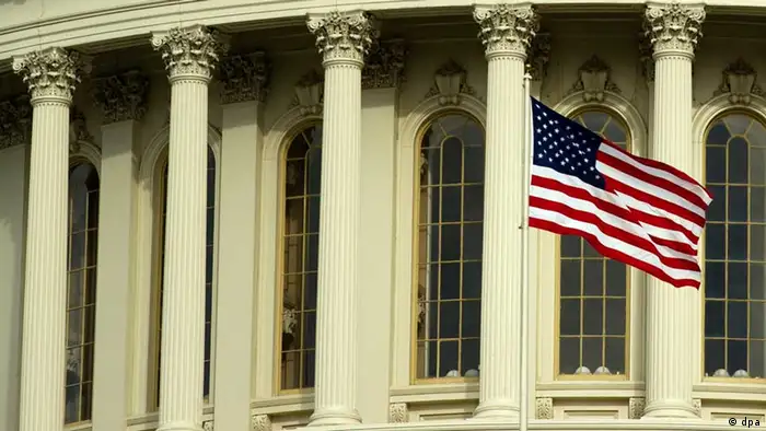 US-Kongress Washington Außenansicht US-Fahne (dpa)