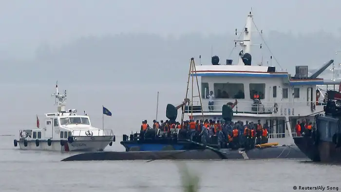 China Schiffsuntergang auf dem Jangtse-Fluss