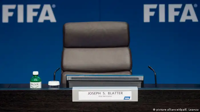 Schweiz FIFA Präsident Blatter tritt zurück