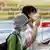 Жители Южной Кореи в марлевых масках в целях предотвращения заболевания вирусом MERS