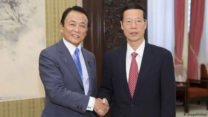 China Treffen Taro Aso und Zhang Gaoli in Peking