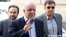 5.7.2015 Iran's Oil Minister Bijan Zangeneh (C) arrives for a meeting of OPEC oil ministers in Vienna, Austria, June 5, 2015. Oil group OPEC is set on Friday to stick by its policy of unconstrained oil output for another six months, setting aside warnings of a second lurch lower in prices as some members such as Iran look to ramp up exports. REUTERS/Heinz-Peter Bader