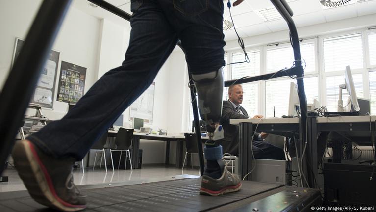 World's First Sentient Prosthetic Leg Unveiled – DW – 06/08/2015