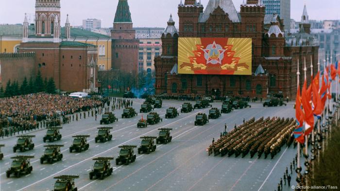 Ostentação de poder: parada militar dos Estados do Pacto de Varsóvia em Moscou, 1985