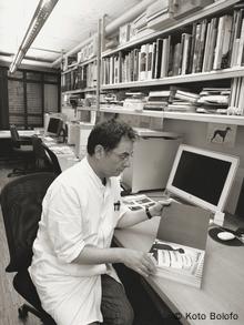 Gerhard Steidl am Computer