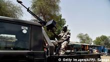 23.05.2015**** Bildunterschrift:A patrol vehicle of the army of Niger drives along a street in the town of Diffa, close to the Niger-Nigerian border on May 23, 2015. AFP PHOTO / ISSOUF SANOGO (Photo credit should read ISSOUF SANOGO/AFP/Getty Images)
