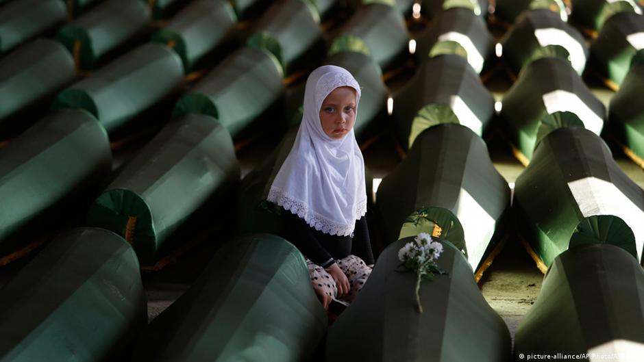Dënim me burg për mohimin e gjenocidit të Srebrenicës | Ballkani | DW - Vimarsana News