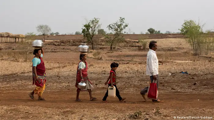 Indien Bildergalerie die Wasserfrauen von Maharashtra
