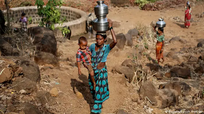 Indien Bildergalerie die Wasserfrauen von Maharashtra