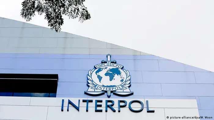 Singapur Interpol Logo
