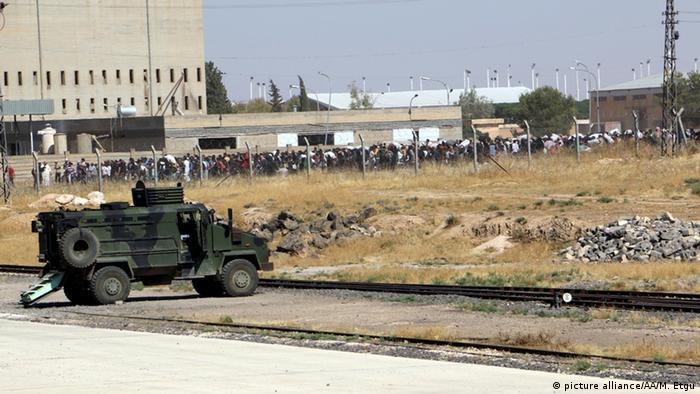 Türkische Militärfahrzeug an der Grenz zu Syrien bei Akçakale (Foto: Anadolu)