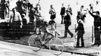 Eddy Merckx stellt in Mexiko City den neuen Stundenweltrekord auf (1972)