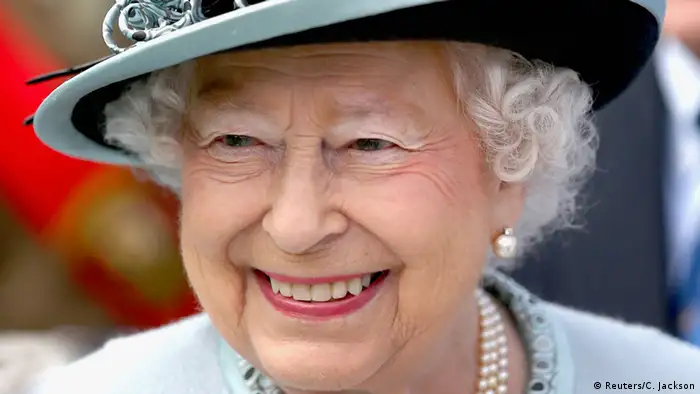 Großbritannien Queen Elizabeth und Cameron beim Magna Carta 800. Jubiläum