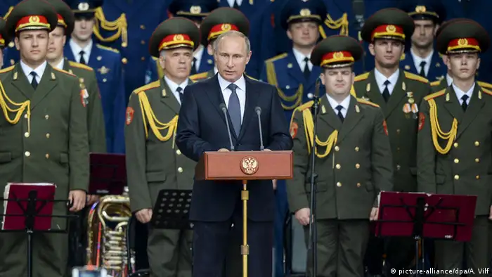 Russland Putin bei der Militärmesse in Kubinka