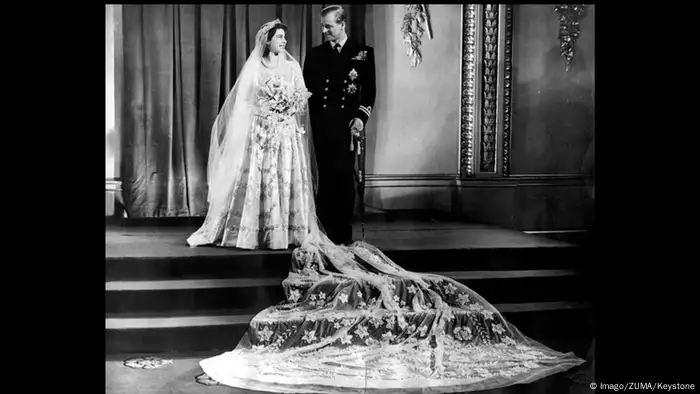 Königin Elisabeth II. Trauung 1947 , im Hochzeitskleid mit Schleier, Foto: Imago