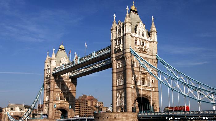 Το Λονδίνο είναι ένα από τα πιο σημαντικά πολιτιστικά κέντρα και οικονομικά κέντρα στον κόσμο. Ποιόν θα μπορούσε να αφήσει αδιάφορο το θέαμα του επιβλητικού Tower Bridge; Η γέφυρα βρίσκεται στο κέντρο της βρετανικής πρωτεύουσας από το 1894. Με περισσότερους από 19 εκατομμύρια τουρίστες ετησίως, το Λονδίνο είναι μία από τις πόλεις με τους περισσότερες επισκέπτες.