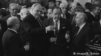После церемонии подписания договора 2 плюс 4 в Москве в 1990 году