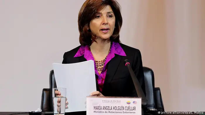 La canciller colombiana, María Ángela Holguín, afirmó en la Academia Diplomática de los Emiratos, en Abu Dabi, que el Acuerdo de Paz llevará más educación, más salud, más energía a los colombianos del campo. 02.11.2017