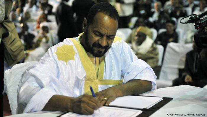 Tuareg Rebellen unterzeichnen Friedensabkommen in Bamako (Foto: AFP)