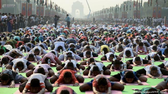 Menschen beim Yoga in Neu Delhi (Foto: Getty)