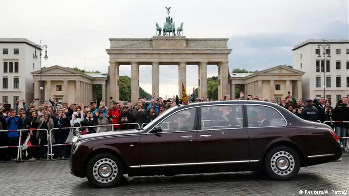 Deutschland Queen in Berlin Brandenburger Tor