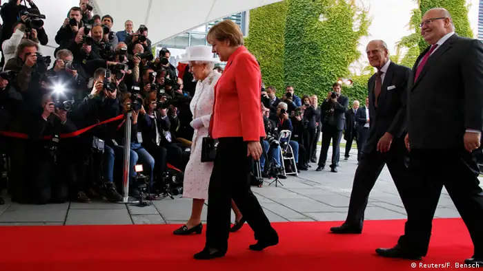 Deutschland Queen in Berlin bei Merkel