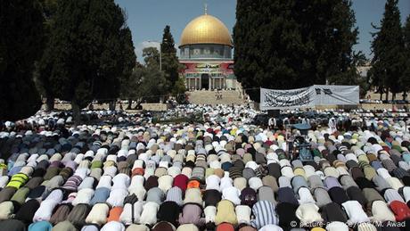 Israel Freitagsgebet Tempelberg Jerusalem (picture-alliance/dpa/M. Awad)