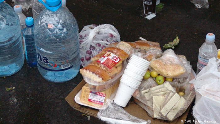 Продукты для участников акции протеста, 25 июня