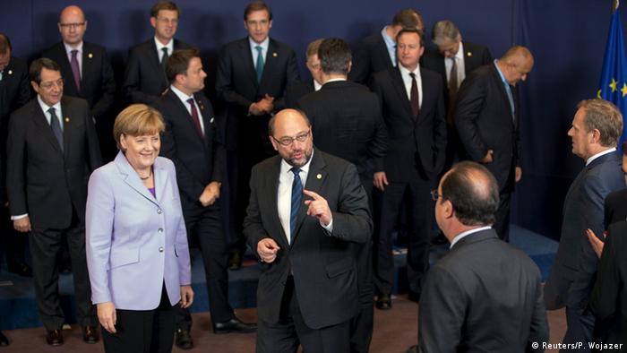 Мартін Шульц (у центрі) у колі європейських лідерів на саміті ЄС