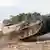 Kampfpanzer vom Typ Leopard 2 (Archivbild: dpa/Krauss-Maffei Wegmann)