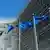 Die Außenansicht der in Brüssel ansässigen Europäische Kommission. Vor dem hohen Gebäude wehen sieben EU-Flaggen. (Foto: picture-alliance/dpa/D. Kalker)