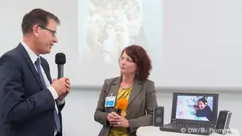 Deutschland Bundesentwicklungsminister Gerd Müller besucht die DW Akademie